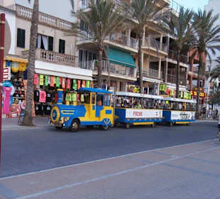 Turistický vláček po šesti kilometrové promenádě