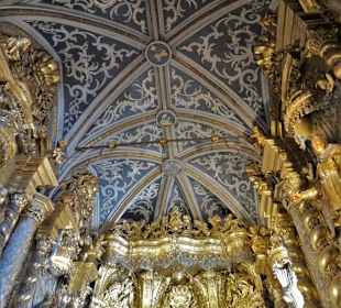 Blick an die Chordecke im rechten Langschiff