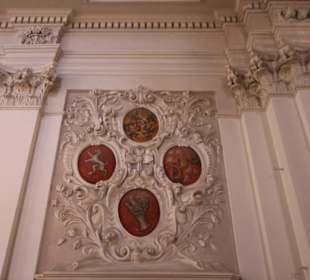 Wandschmuck mit Wappen