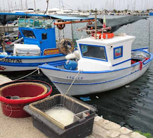 Am Kai der Fischer im Hafen von Alghero