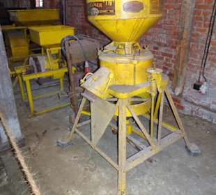 Historischer Futtermischer im Museum