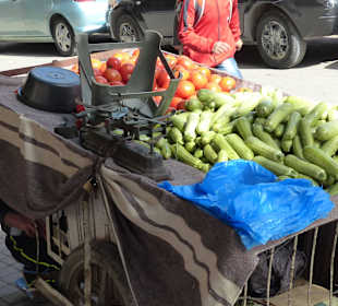 Viele Händler mit Karren 