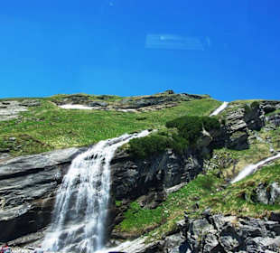 Erster Wasserfall hier Stop machen