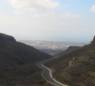 Straße durch die Berge