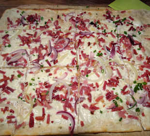 Flammkuchen "Klassik" in der Lilie