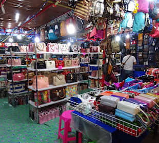 Auf dem Nachtmarkt von Kanchanaburi