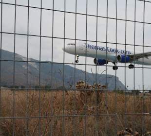 Flugzeug im Anflug auf Zakynthos