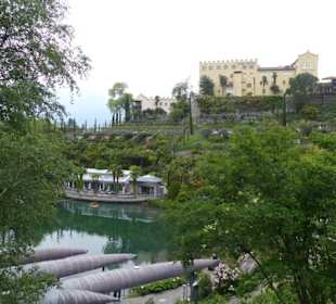 Koiteich mit Schloss Trauttmansdorff