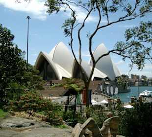 Oper von Botinaocal Gardens aus gesehen