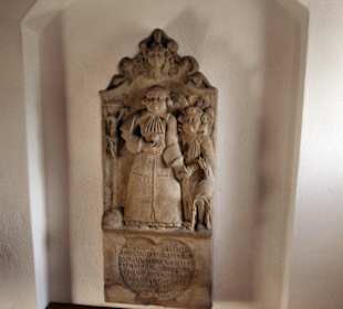 Epitaph im Eingang