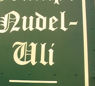 Beim Dampfnudel Ulli 