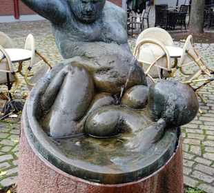 Ansichten des Badestubenbrunnens im Schnoor