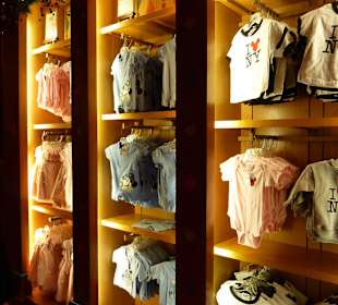 Auswahl der Babykleidung