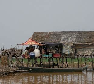 Haus im schwimmenden Dorf
