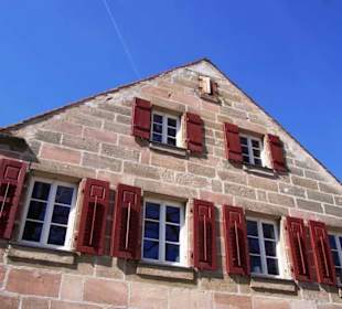 Nebengebäude am Eingang