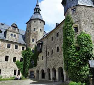 Im Innenhof der Burg Lauenstein