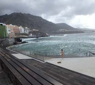 Blick auf den Meerwasserpool von Punta del Hidalgo