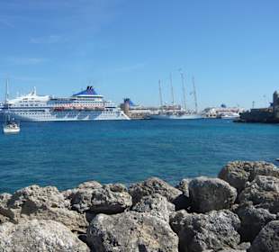 Costa Fortuna im Hafen Rhodos