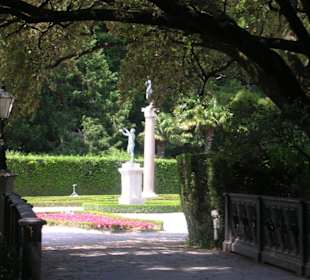 Statue nel giardino