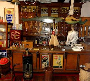 Blick in den Laden eines Schiffsausrüsters