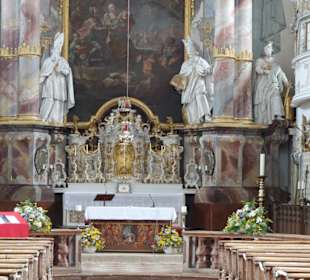 Blick auf den Hauptaltar der Klosterkirche