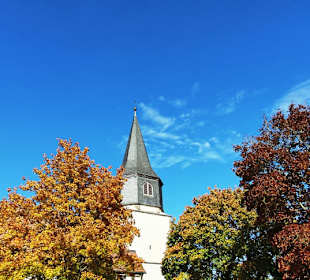 Die Dorfkirche zu sehen