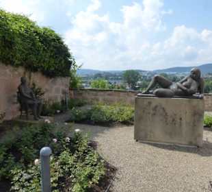 Burgkunstadt: Skulpturen hinter dem Rathaus