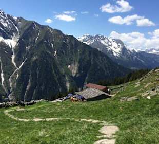 Auf dem Weg zur 200 Jahre alten Filzenalm am Ahorn