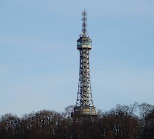 Blick vom Hradschin auf den Petrin Turm