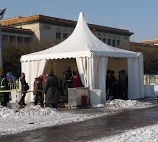 Kontrollpavillon vor dem Mausoleum