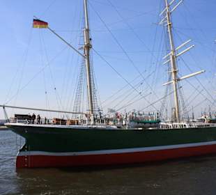 Segelschiff am Hafen