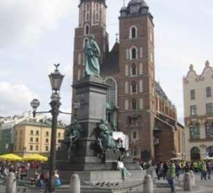 St. Maria mit ihren unterschiedlichen Türmen