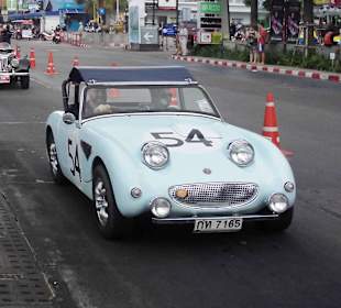 Schöne Oldtimer bei der Parade