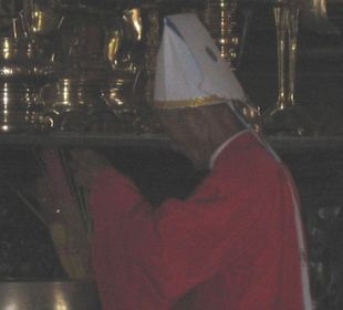 Ein Primster der Caodai Sekte