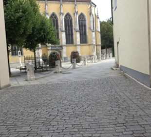 Grablaterne vor der Stadtpfarrkirche
