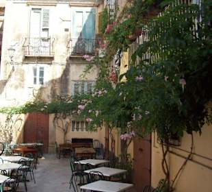 Malerische Eckchen in Tropea
