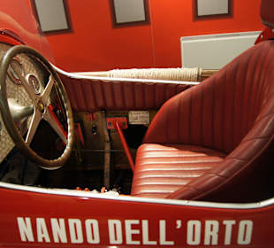 Салон старой модели феррари