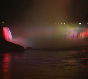 Die kanadischen Fälle bei Nacht