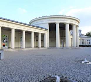 Elisenbrunnen mit Flügelbauten