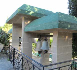 Glocken Klostergelände Moni Thari