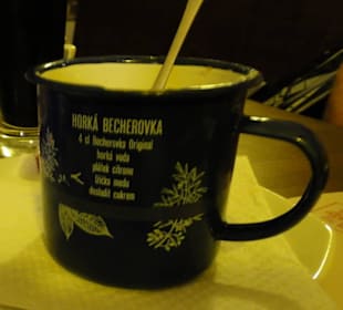 В кружке - шкварки