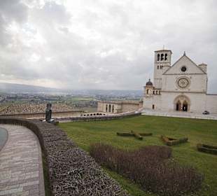 Bazylika św. Franciszka i panorama regionu