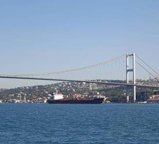 Blick auf die Brücke