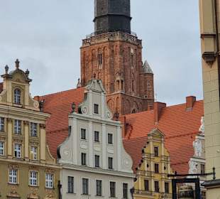 Markt mit Giebelhäuser und Elisabethkirche 