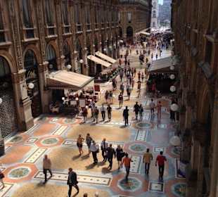 Widok z wystawy Leonarda da Vinci na pasaż Victor