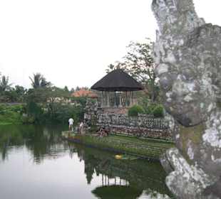 Vor dem Taman Ayun