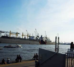 An den Landungsbrücken