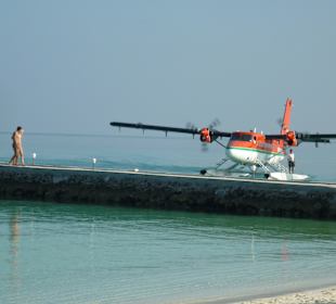Ankunft mit dem Wasserflugzeug