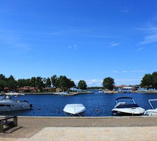 Kleiner Hafen in der Lagune