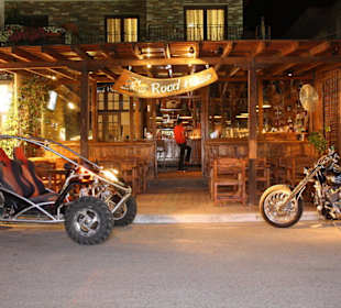 Das Road House bei Nacht